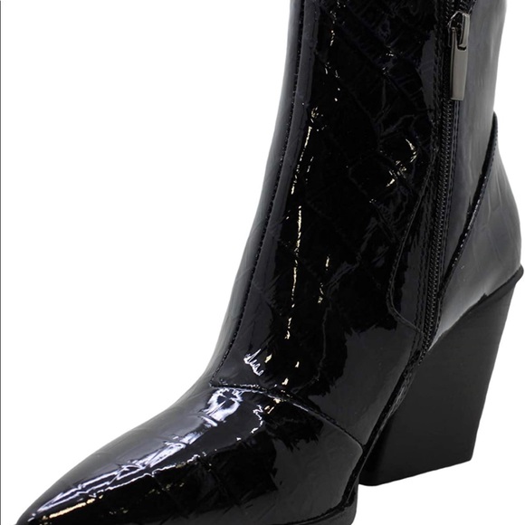 NWT Vince Camuto Black Croc Booties - Picture 3 of 3